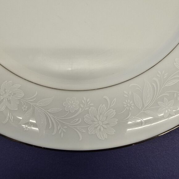 Noritake Ranier 6909 Dinner Plate White Floral & Platinum Trim 10-1/2” Vtg Set 4 - Picture 3 of 5